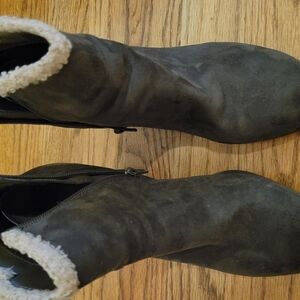 Wonderly Olive Green Ankle Boots with Cream Lining